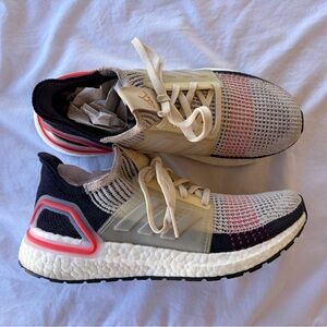 Adidas Ultraboost 19 runners navy blue w cream men’s size 7 great condition!